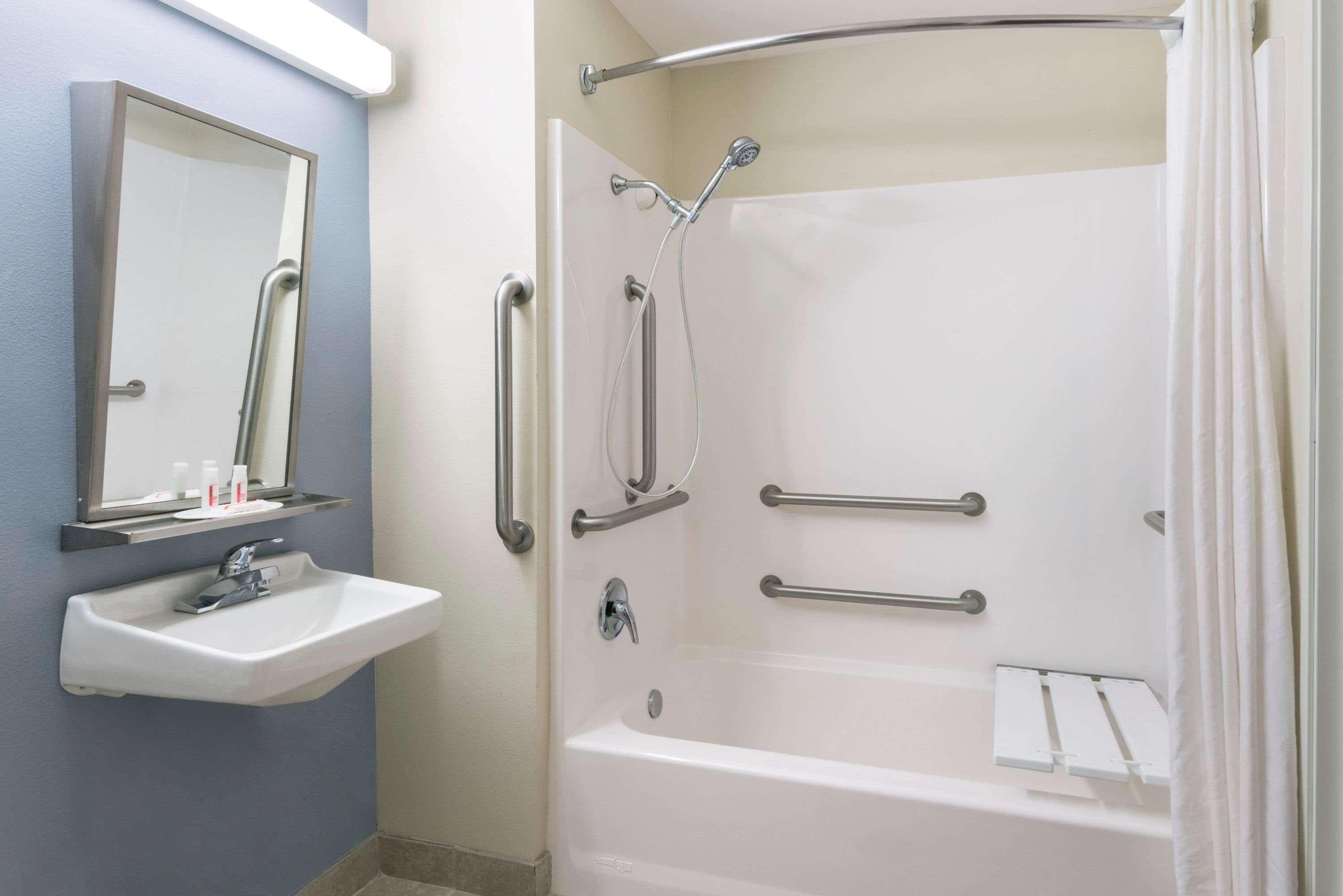 Microtel Inn And Suites Baton Rouge Airport מראה חיצוני תמונה