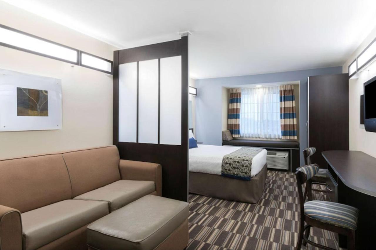 Microtel Inn And Suites Baton Rouge Airport מראה חיצוני תמונה