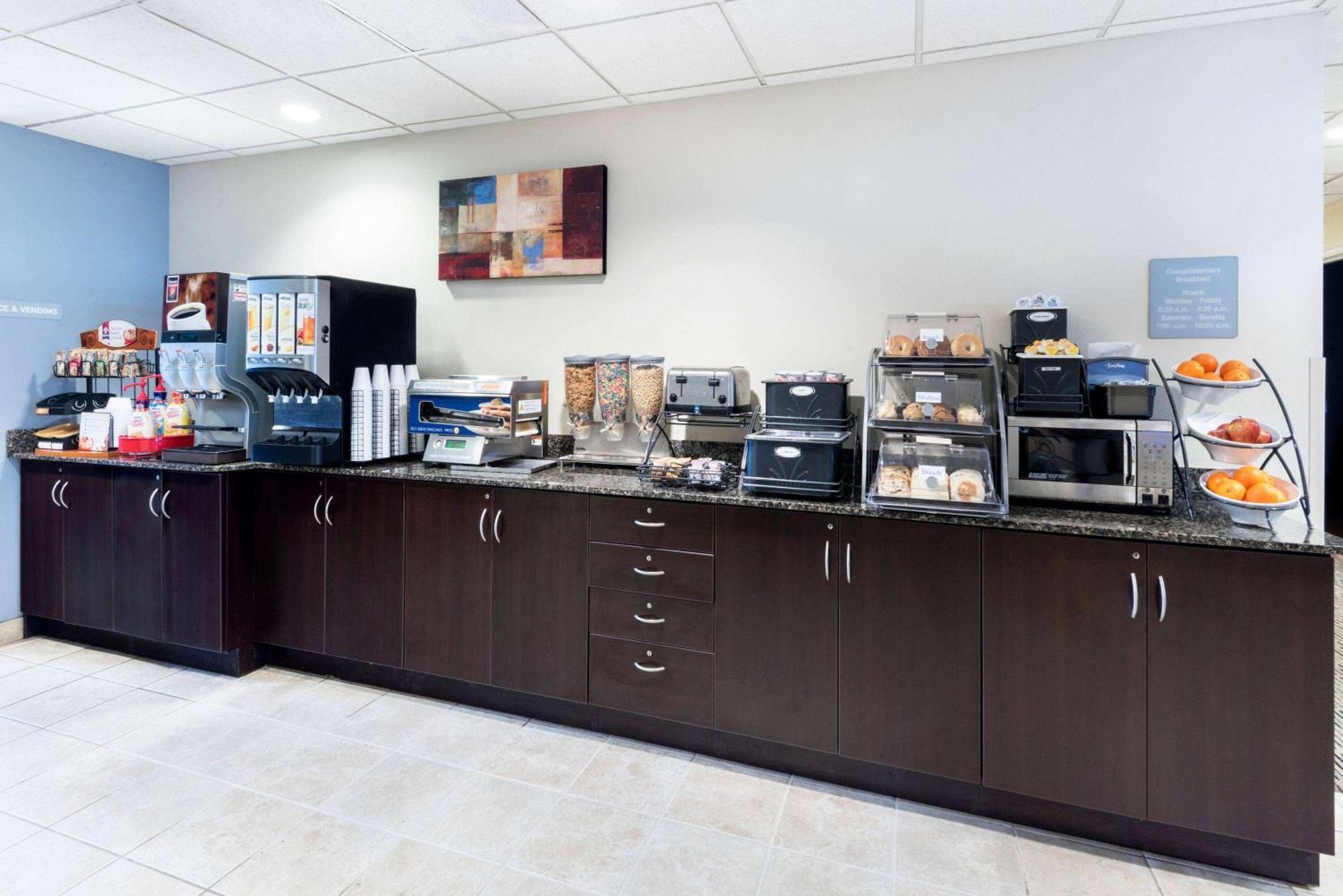 Microtel Inn And Suites Baton Rouge Airport מראה חיצוני תמונה