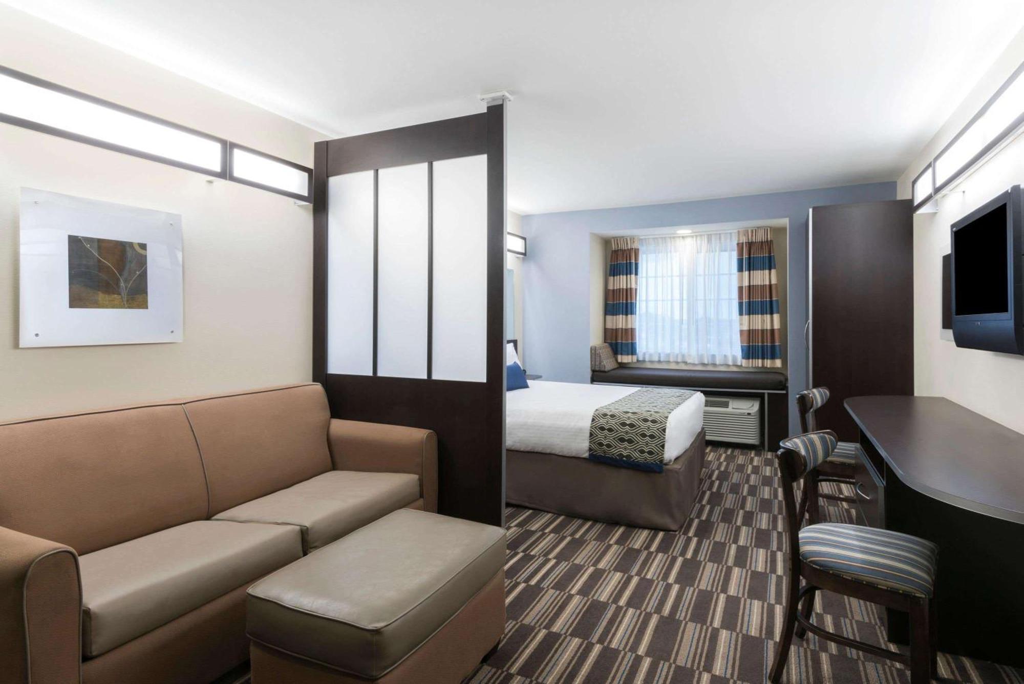 Microtel Inn And Suites Baton Rouge Airport מראה חיצוני תמונה
