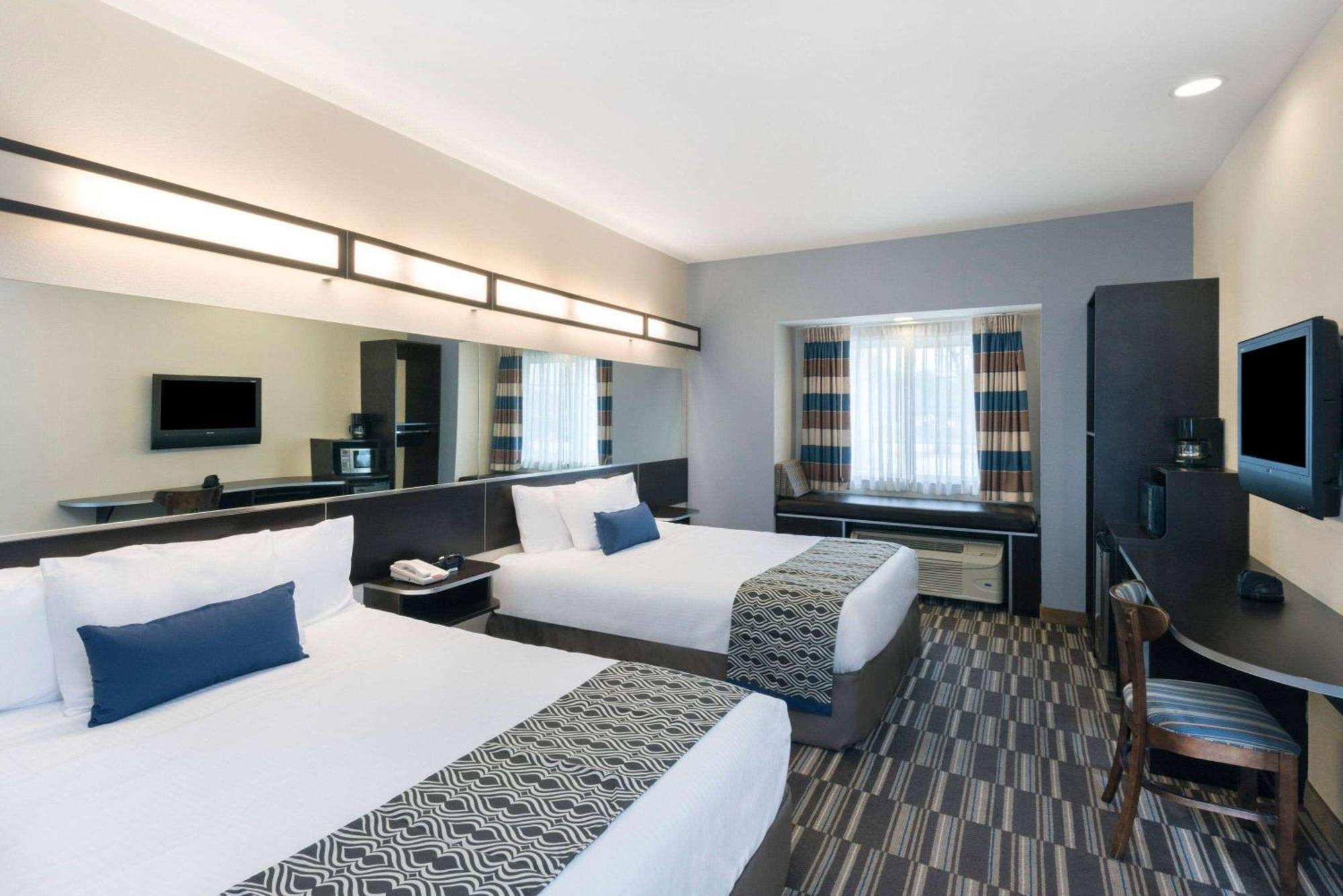 Microtel Inn And Suites Baton Rouge Airport מראה חיצוני תמונה